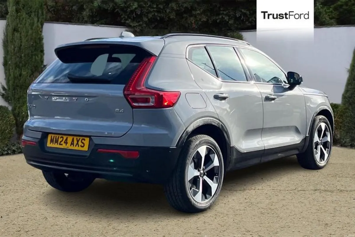 Volvo XC40 2.0 B4P Plus Dark 5dr Auto - Image 4