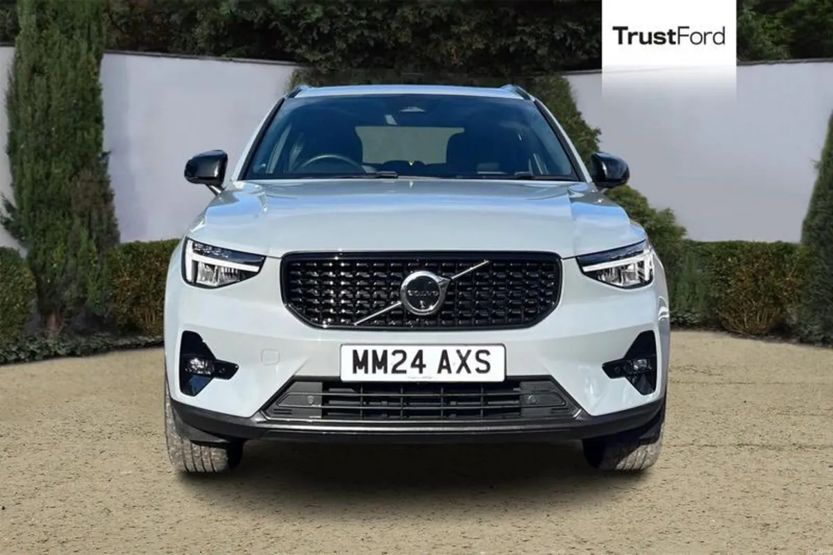 Volvo XC40 2.0 B4P Plus Dark 5dr Auto - Image 6