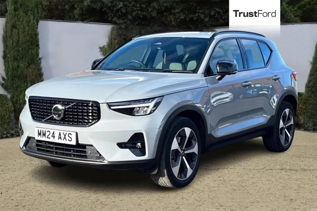 Volvo XC40 2.0 B4P Plus Dark 5dr Auto - Image 5