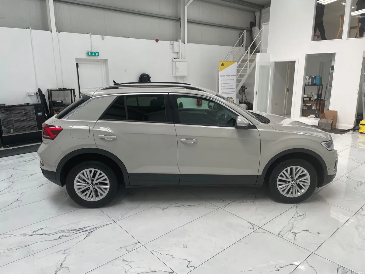 Volkswagen T-Roc 2023 1.0 tsi Life - Image 2