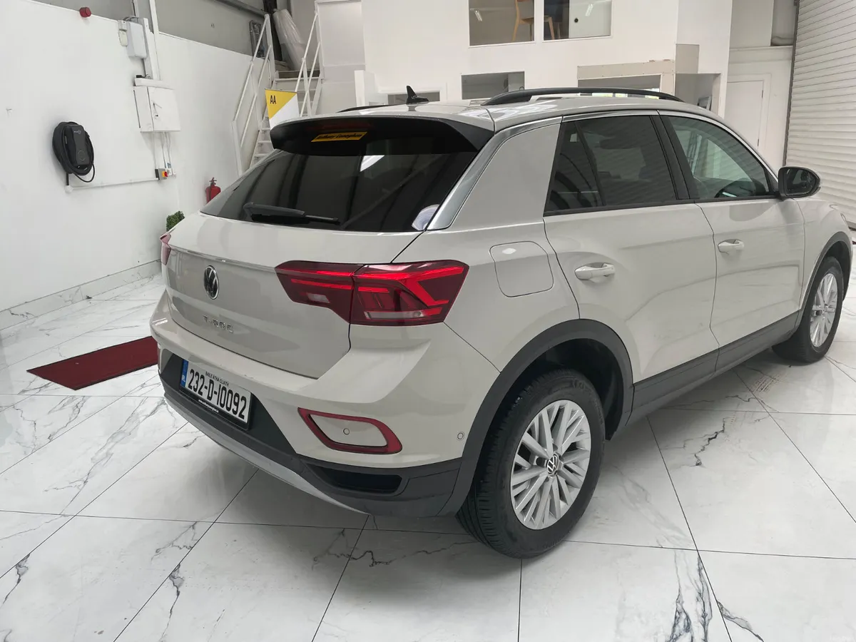 Volkswagen T-Roc 2023 1.0 tsi Life - Image 3