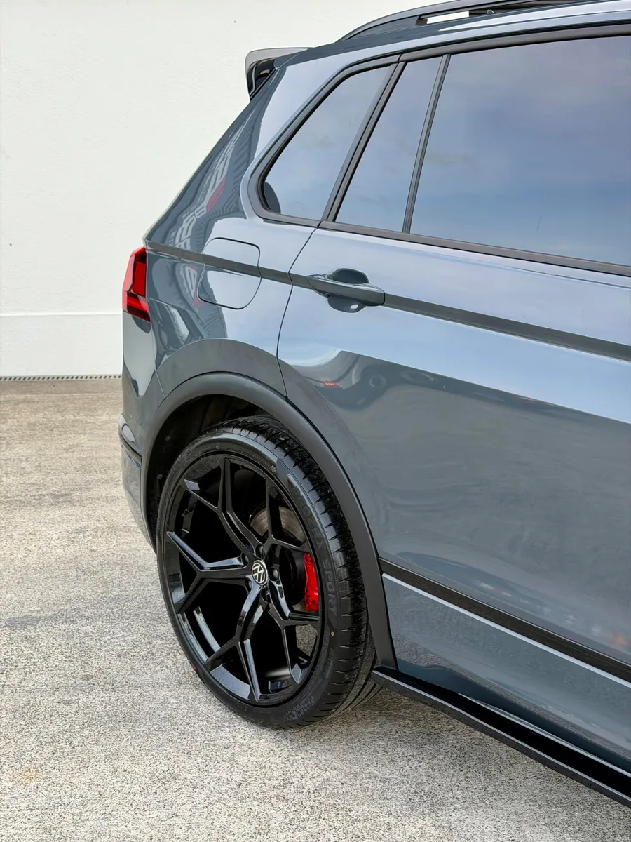 2023 VOLKSWAGEN TIGUAN RLINE BLACK EDITION TOP SPE - Image 6