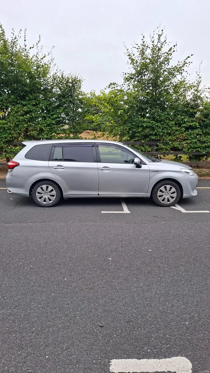 Toyota Fielder hybrid - Image 3