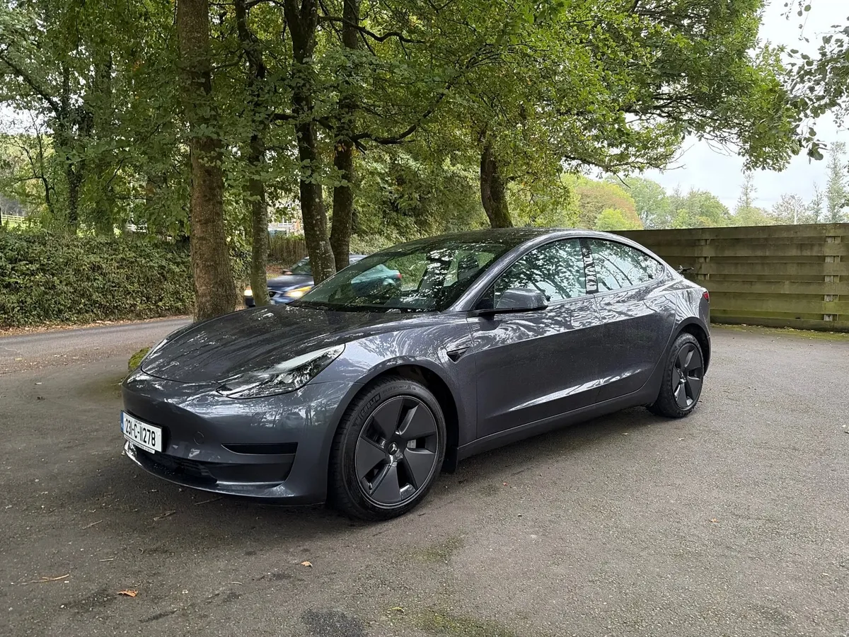 Tesla Model 3 2023 - Image 2