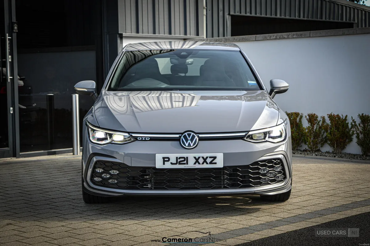 Volkswagen Golf DIESEL HATCHBACK - Image 5