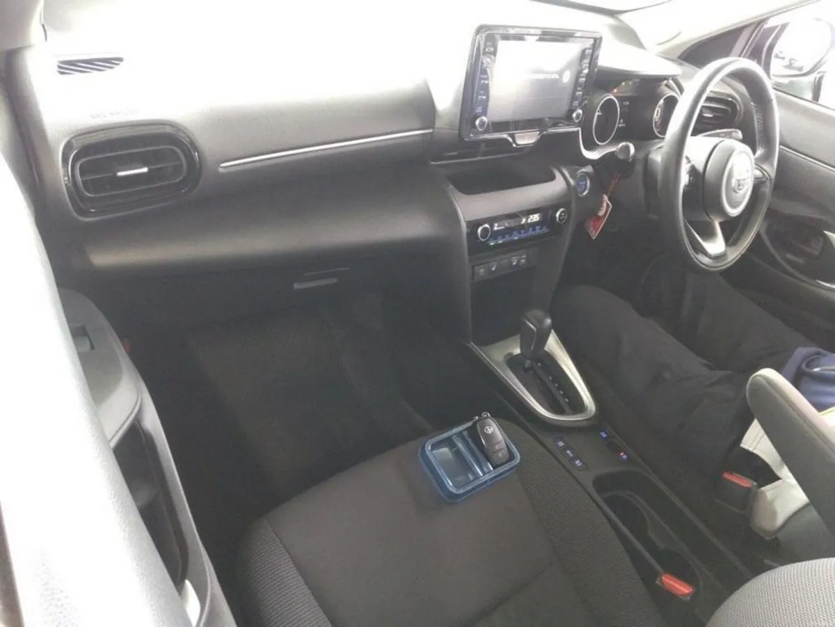 Toyota Yaris Cross HYBRID G - Image 4