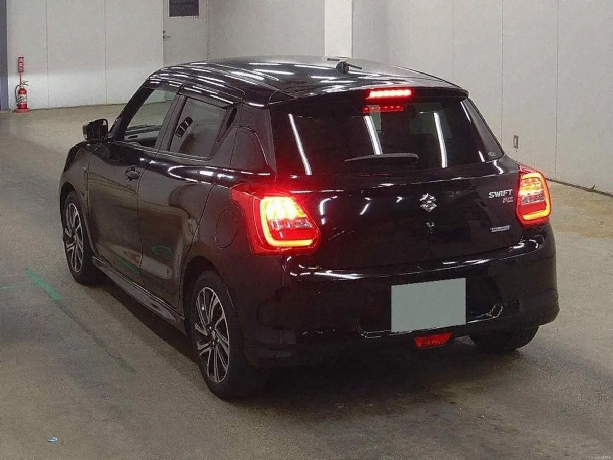 Suzuki Swift HYBRID RS - Image 3