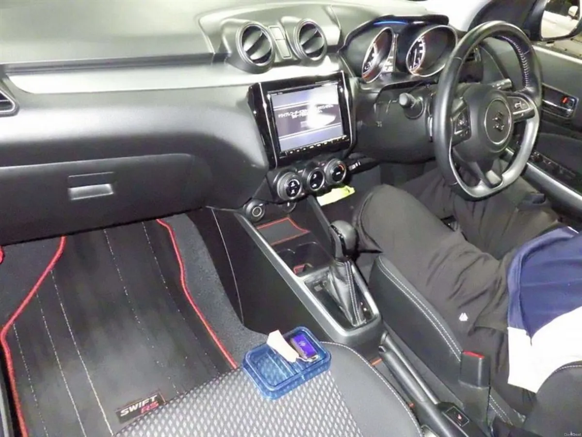 Suzuki Swift HYBRID RS - Image 5