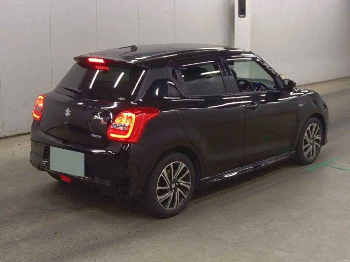 Suzuki Swift HYBRID RS - Image 2