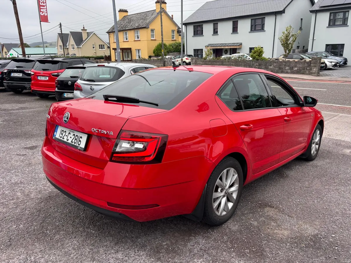 Skoda Octavia 2019 PETROL, ONE  OWNER , LOW  MILES - Image 4