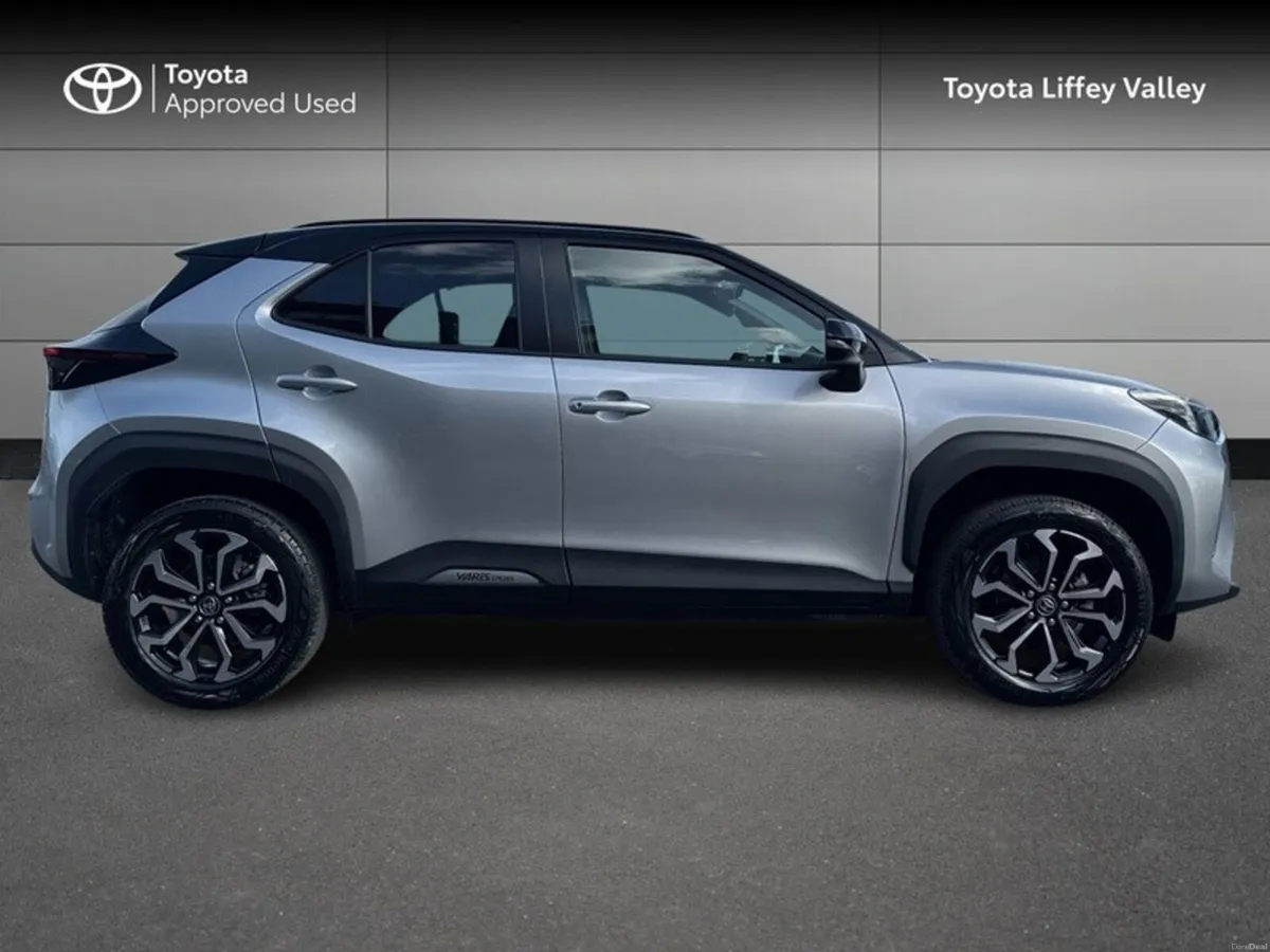 Toyota Yaris Cross YARIS CROSS LUNA SPORT - Image 3