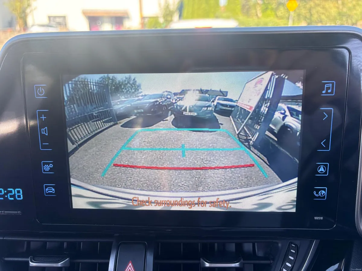 Toyota C-HR 2019  HYBRID  SOL  AUTOMATIC - Image 4