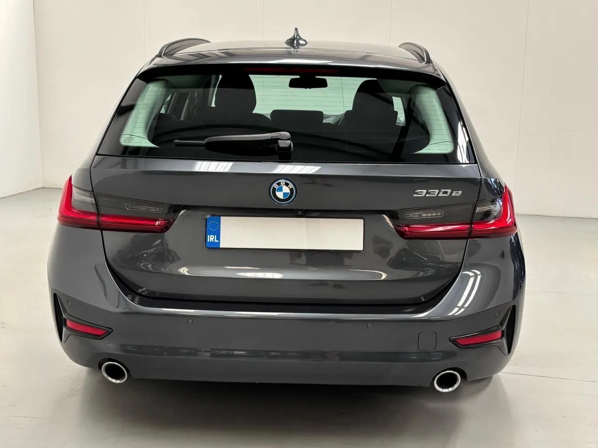 BMW 3 Series 330e Touring - Image 4