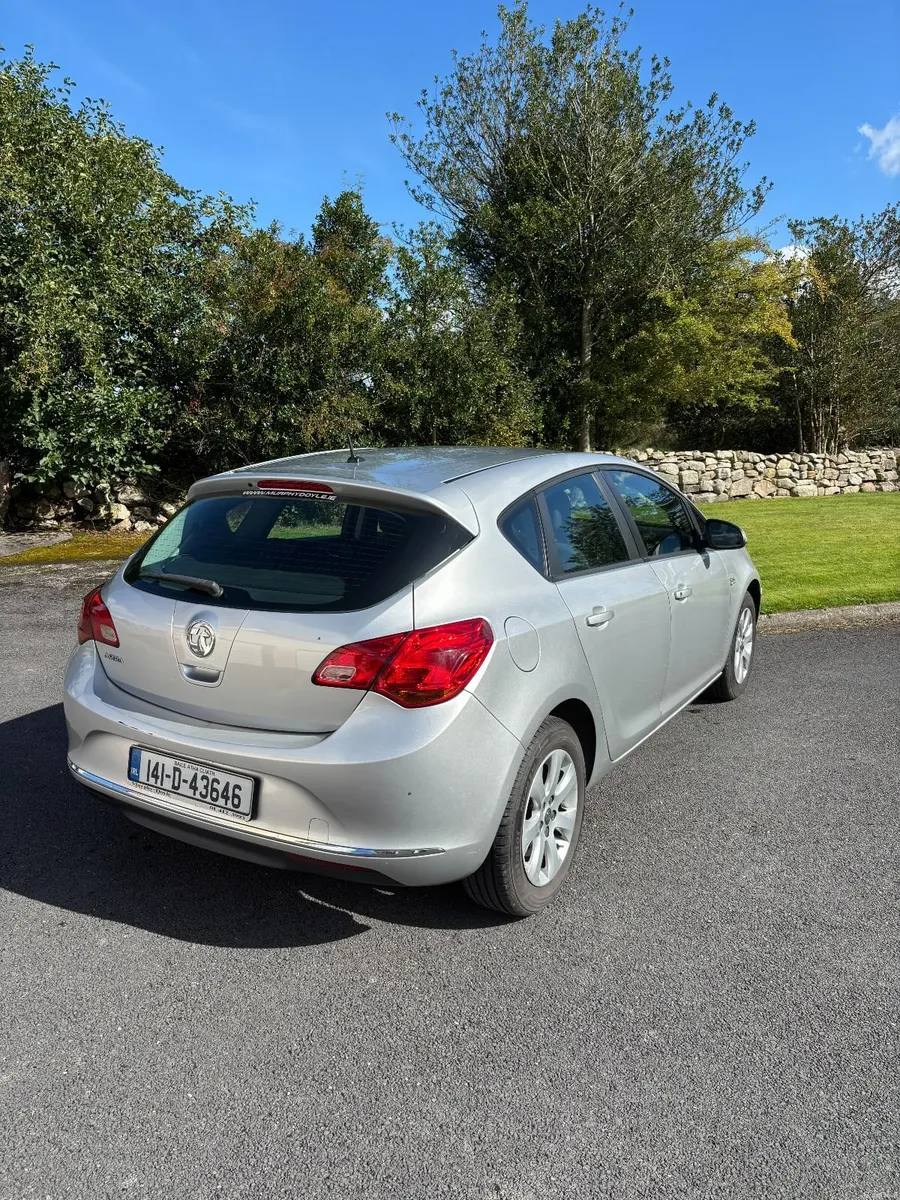 2014 Vauxhall Astra 1.4 Petrol - Silver - Image 1