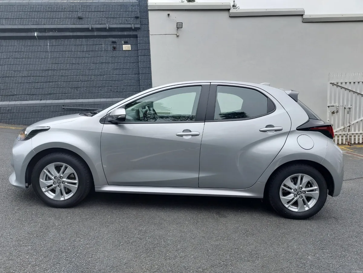 Toyota Yaris 2024 LUNA HYBRID 1.5 - Image 4