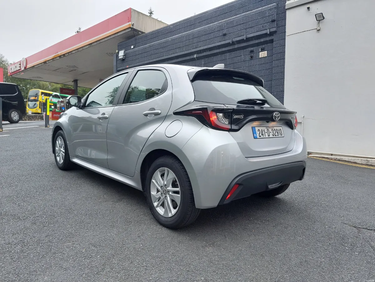 Toyota Yaris 2024 LUNA HYBRID 1.5 - Image 5