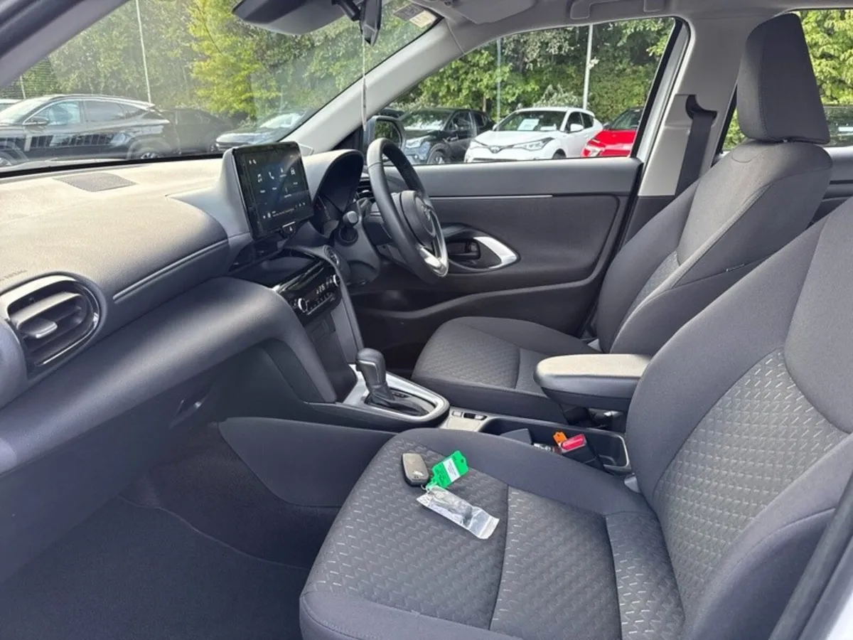 Toyota Yaris Cross YARIS CROSS LUNA - Image 6