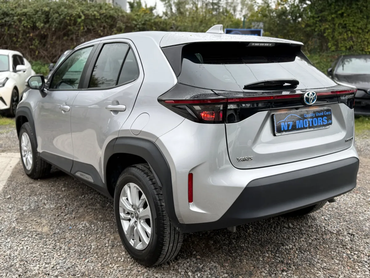 2024 Toyota Yaris Cross 1.5 HYBRID LUNA AUTO - Image 5