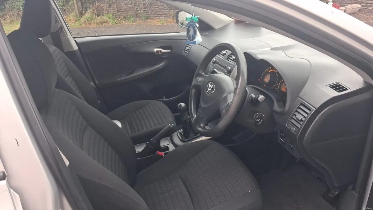 Toyota Corolla 2010 - Image 6