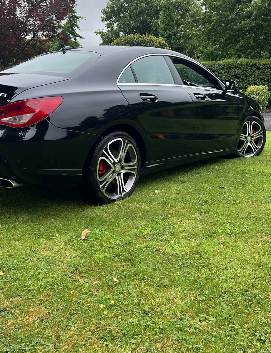 Mercedes Benz CLA 220D - Image 2