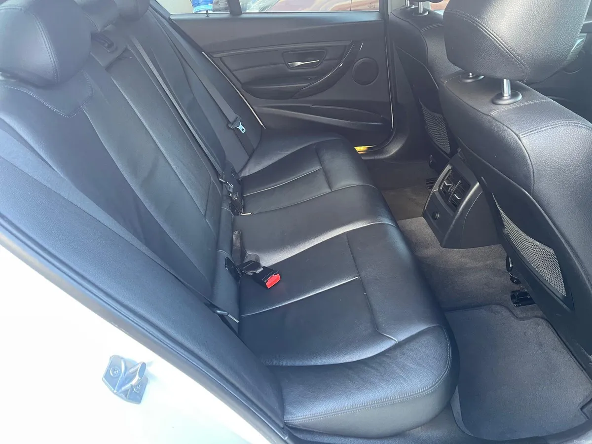 BMW 3-Series 2013 - 2.0L DIESEL - Image 6
