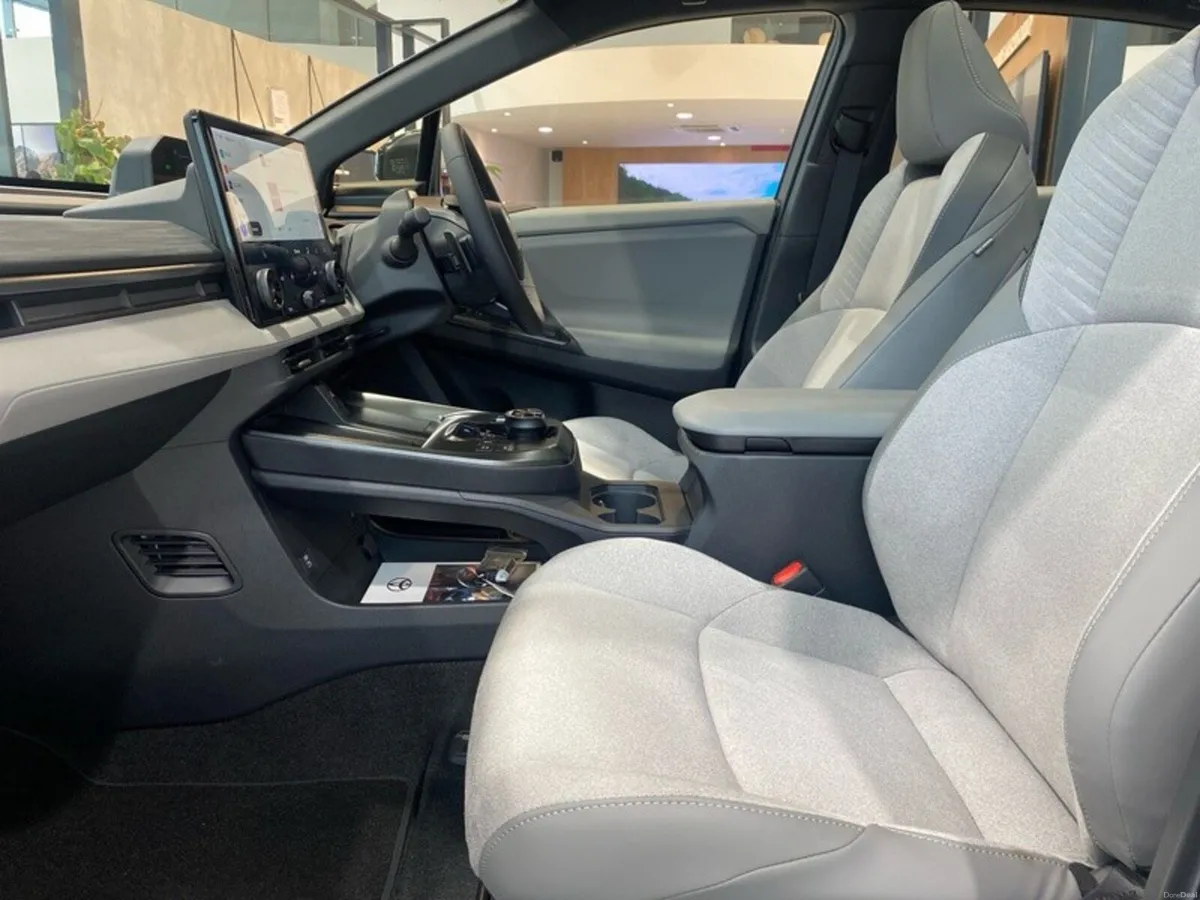 Toyota C-HR C-HR+ Premier - Image 6