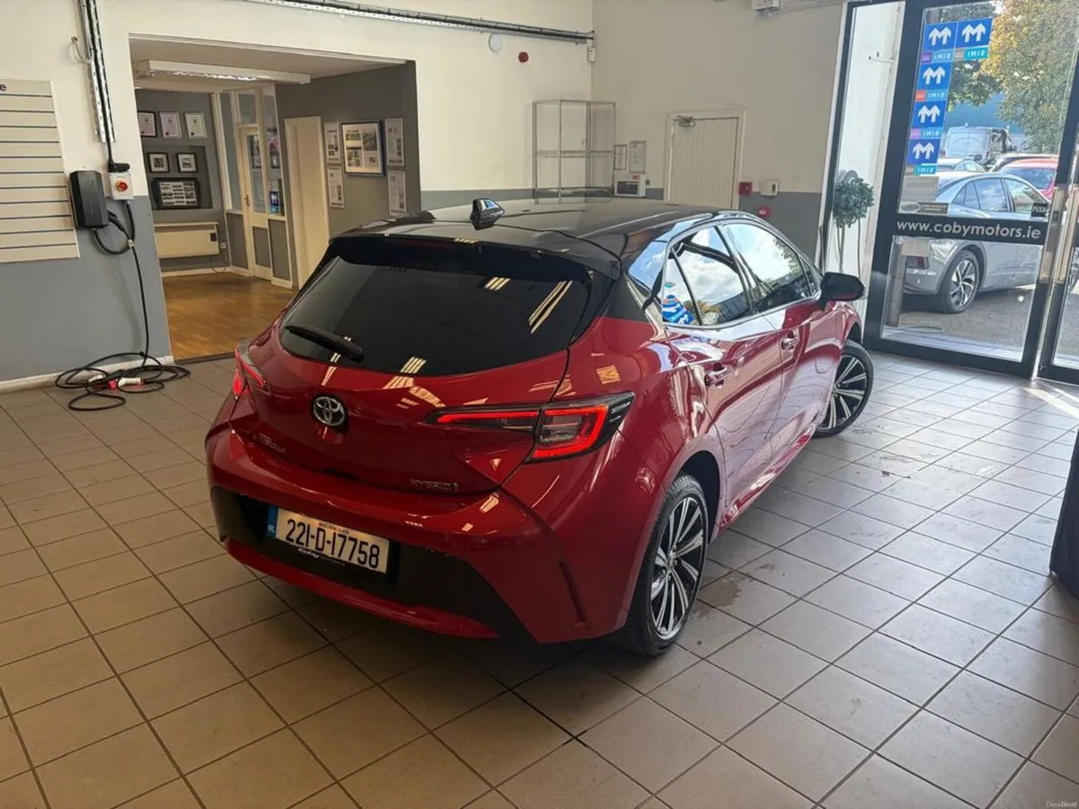 Toyota Corolla 1 Owner Irish Car. Hybrid Luna spor - Image 3