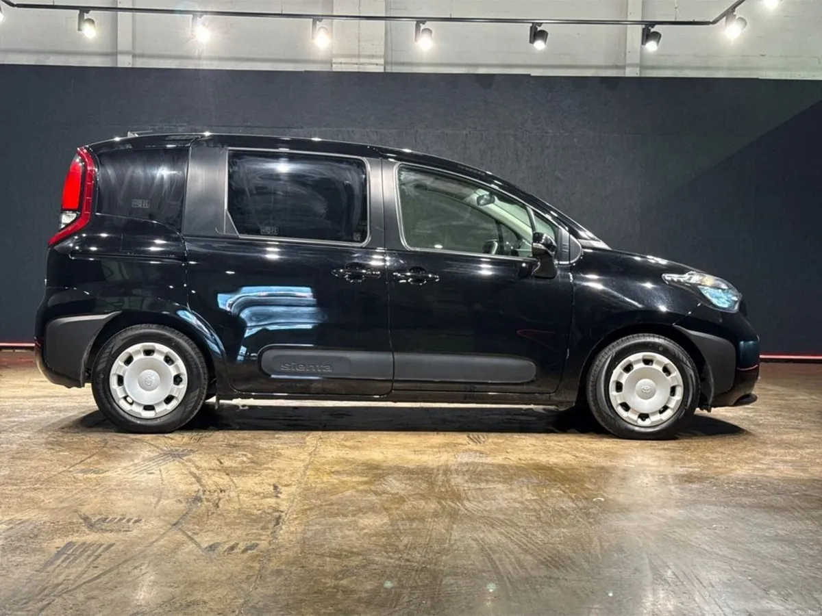 Toyota Sienta 1.5 HYBRID AUTOMATIC 7 SEATER - POWE - Image 2