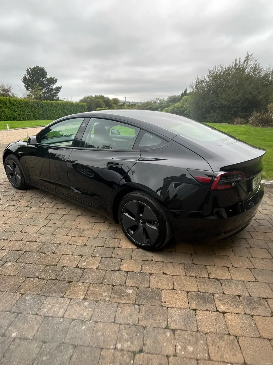 Tesla Model 3 RWD Very Low Milage Stunning Car - Image 3