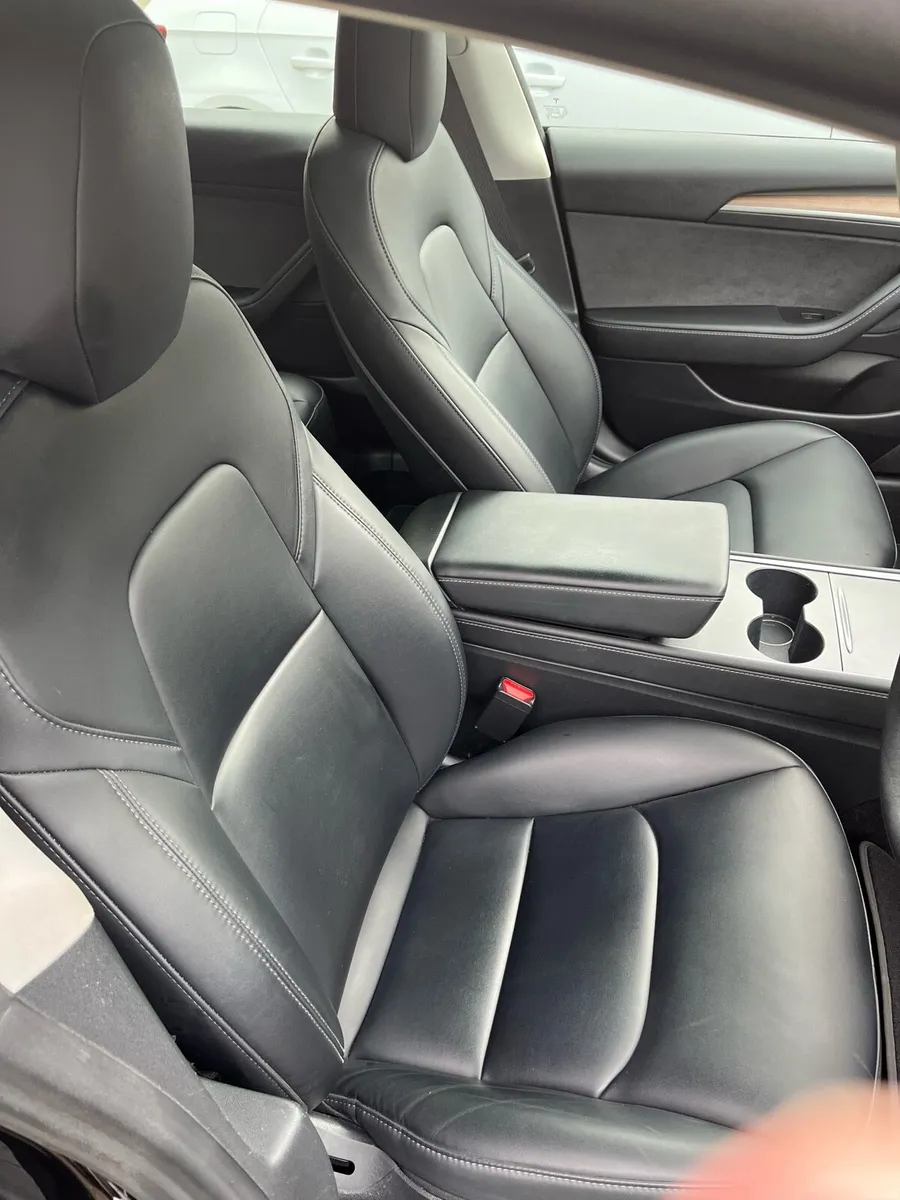 Tesla Model 3 RWD Very Low Milage Stunning Car - Image 6