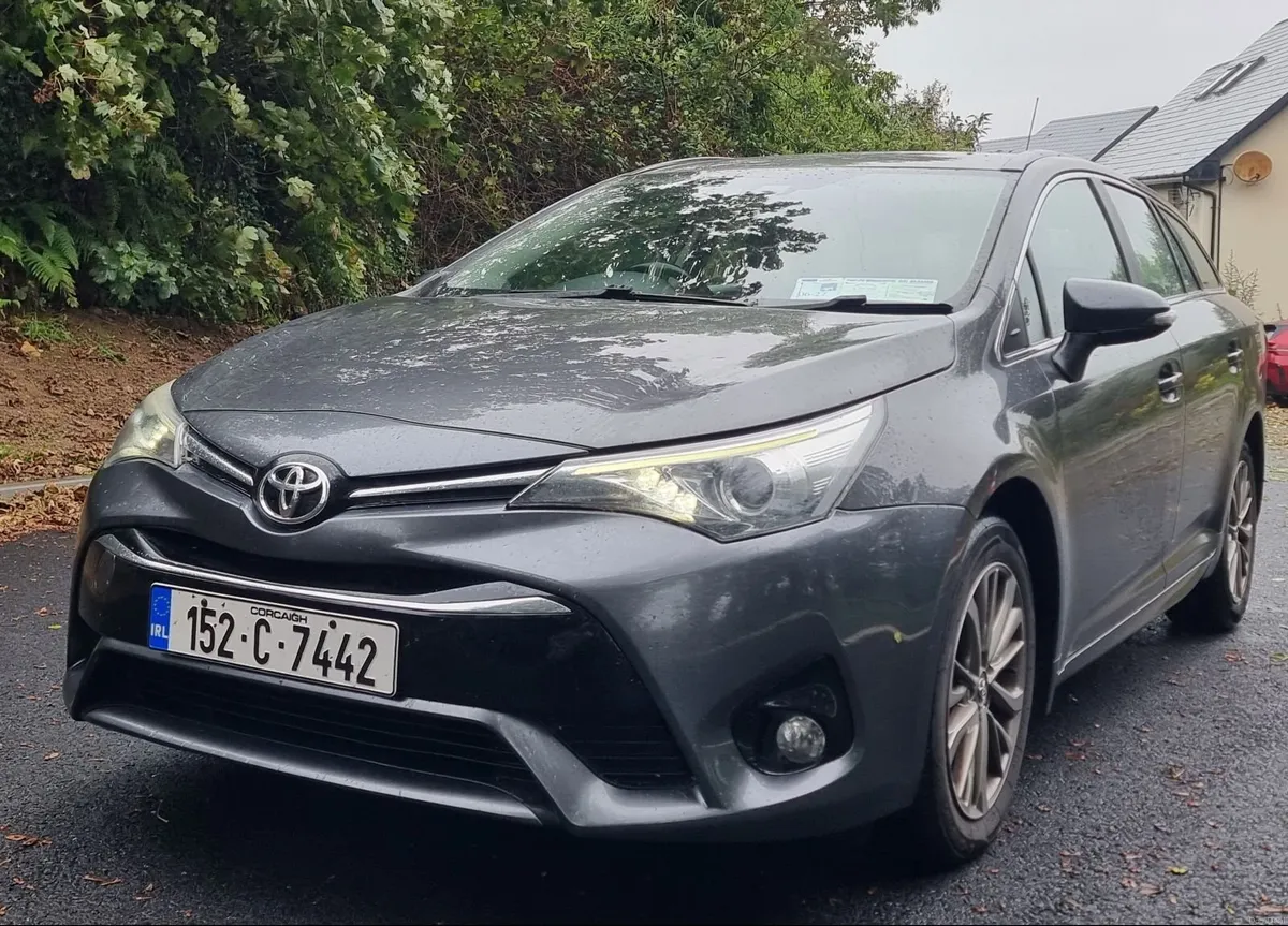 Toyota Avensis Business Edition D-4D Estate 2015 - Image 1