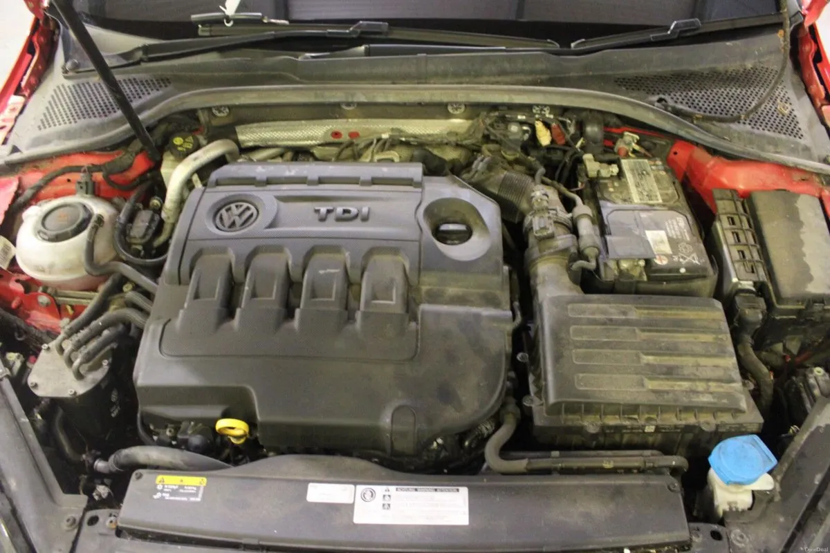 Volkswagen Golf 1.6 TDI 115HP Trendline - TENDER 1 - Image 4