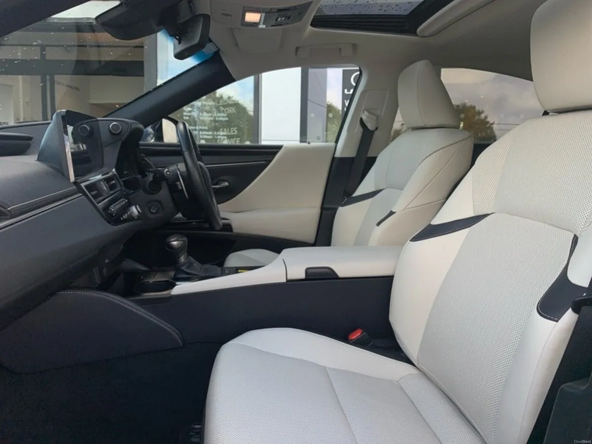 Lexus ES DYNAMICS 4DR AUTO - Image 2