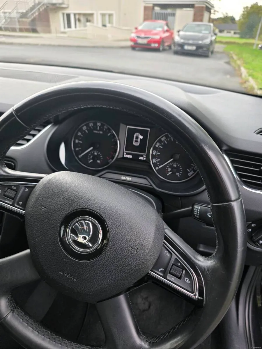 Car - Image 3