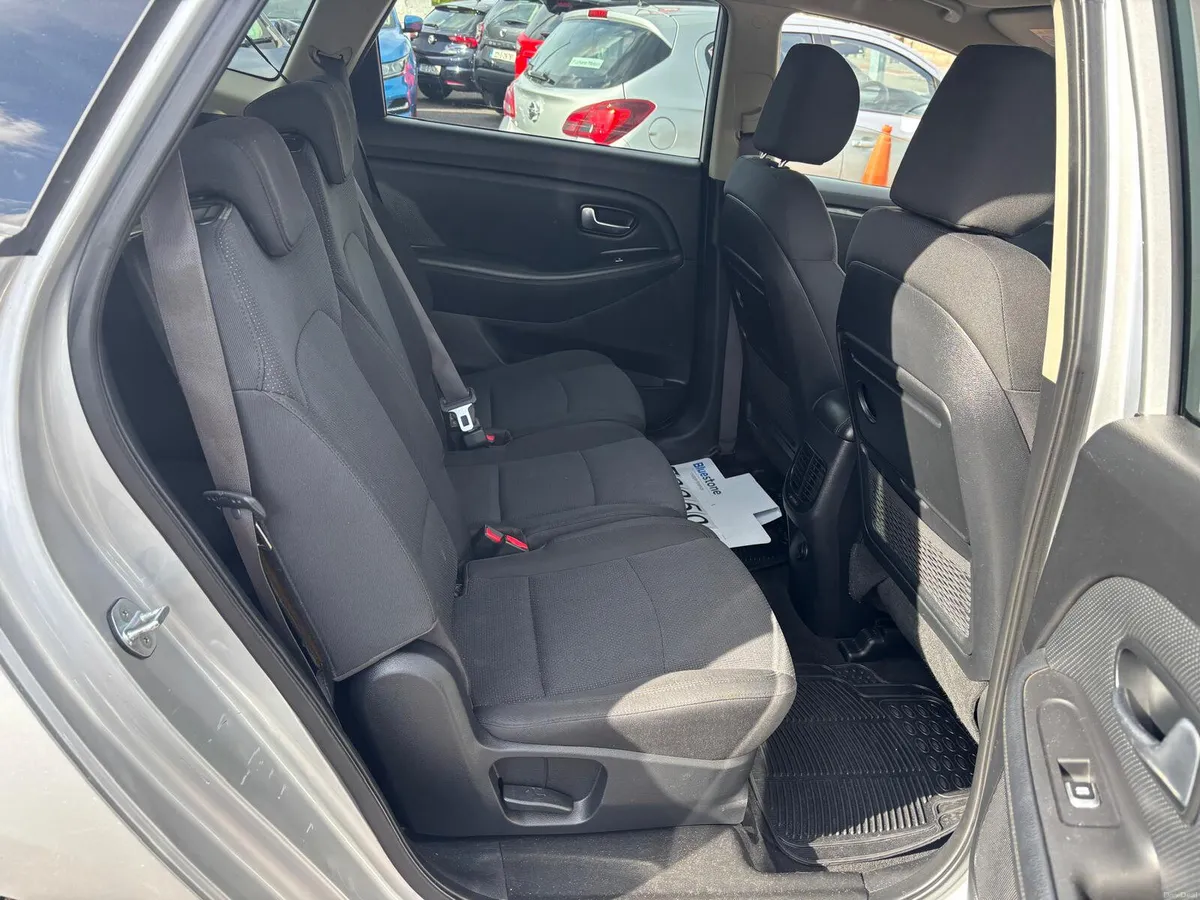 Kia Carens 2016  7  SEATER  LOW  MILEAGE - Image 4