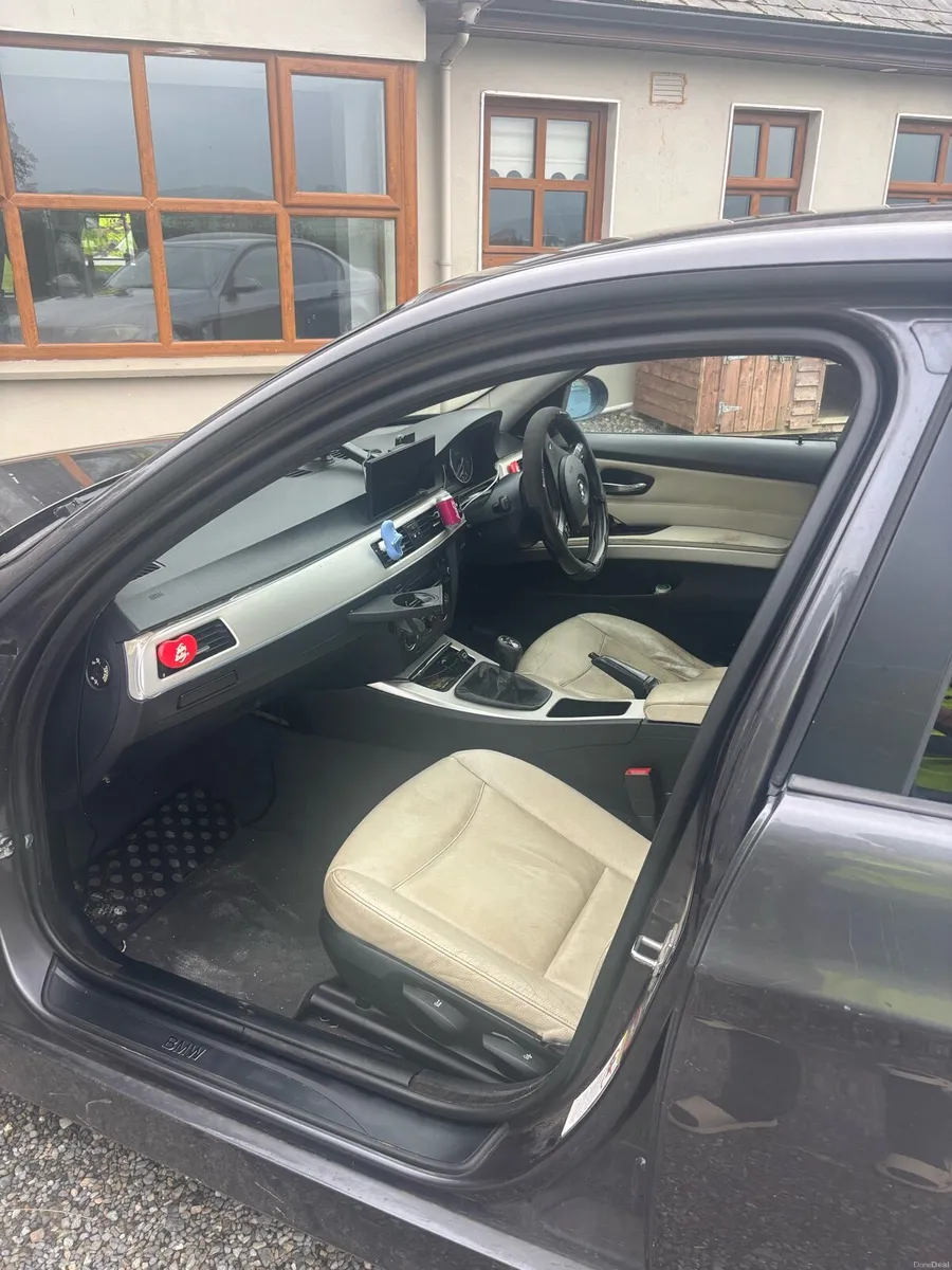 BMW 318d 2008 - Image 4