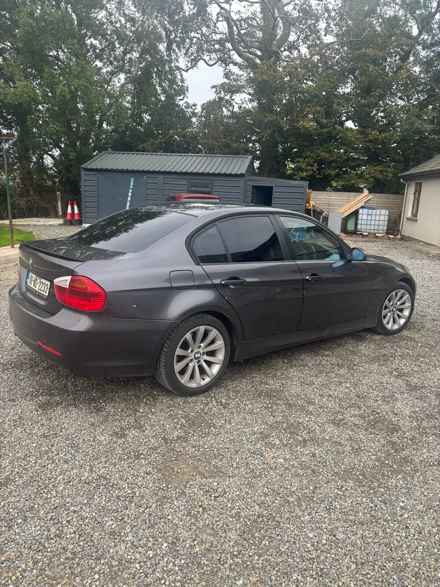 BMW 318d 2008 - Image 1