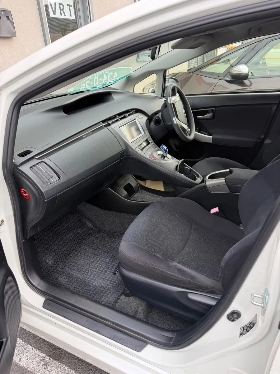 Prius in very good condition - Image 2