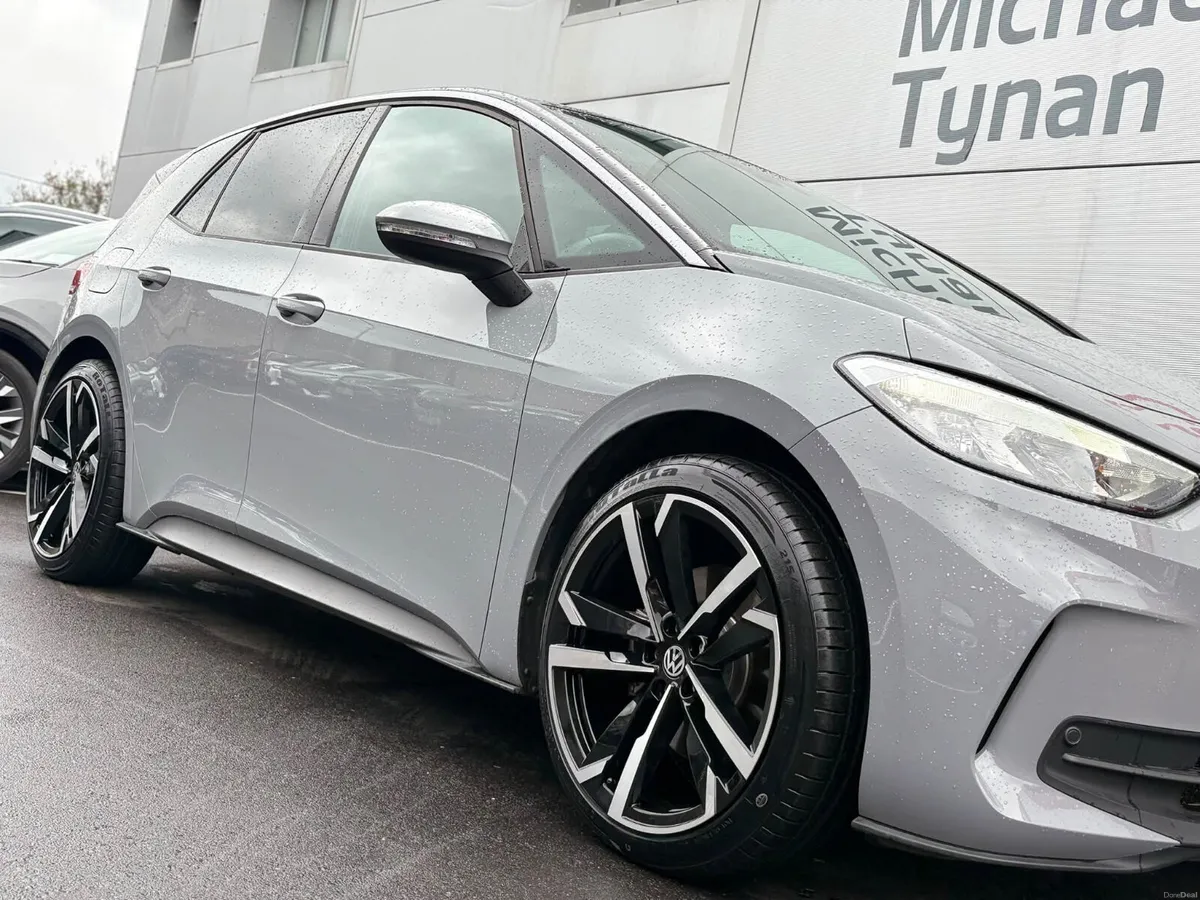 2025 VW id3 Pure 52kwh, Privacy, 19" Alloys - Image 6