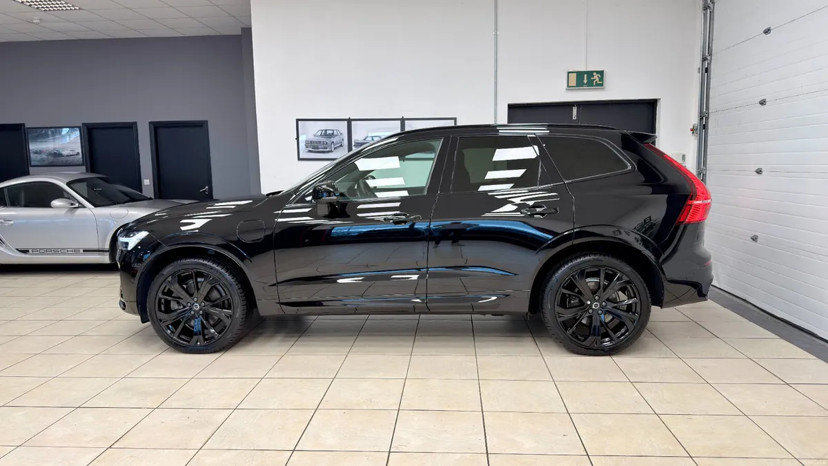 Volvo XC60 T6 AWD Plus Black Edition - Image 6