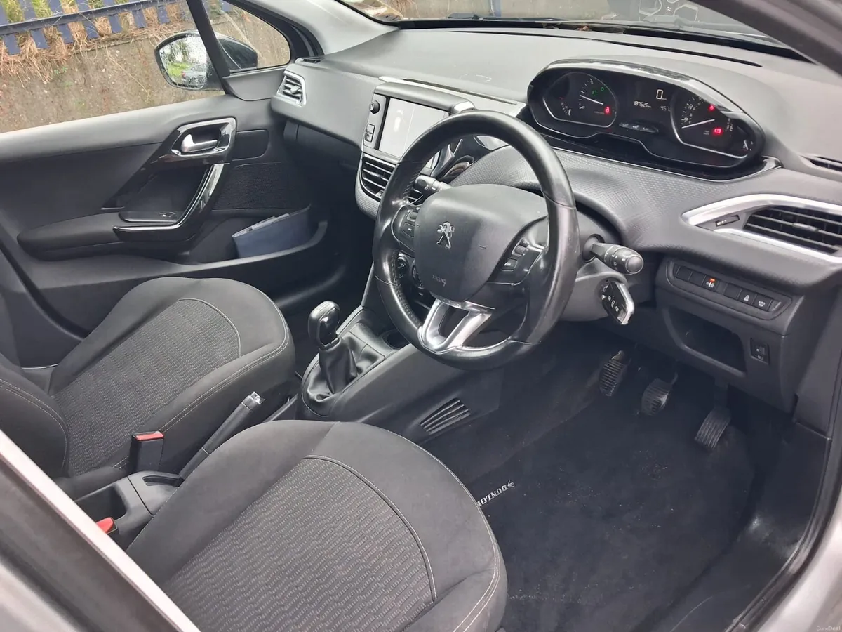 Peugeot 208 - Image 6