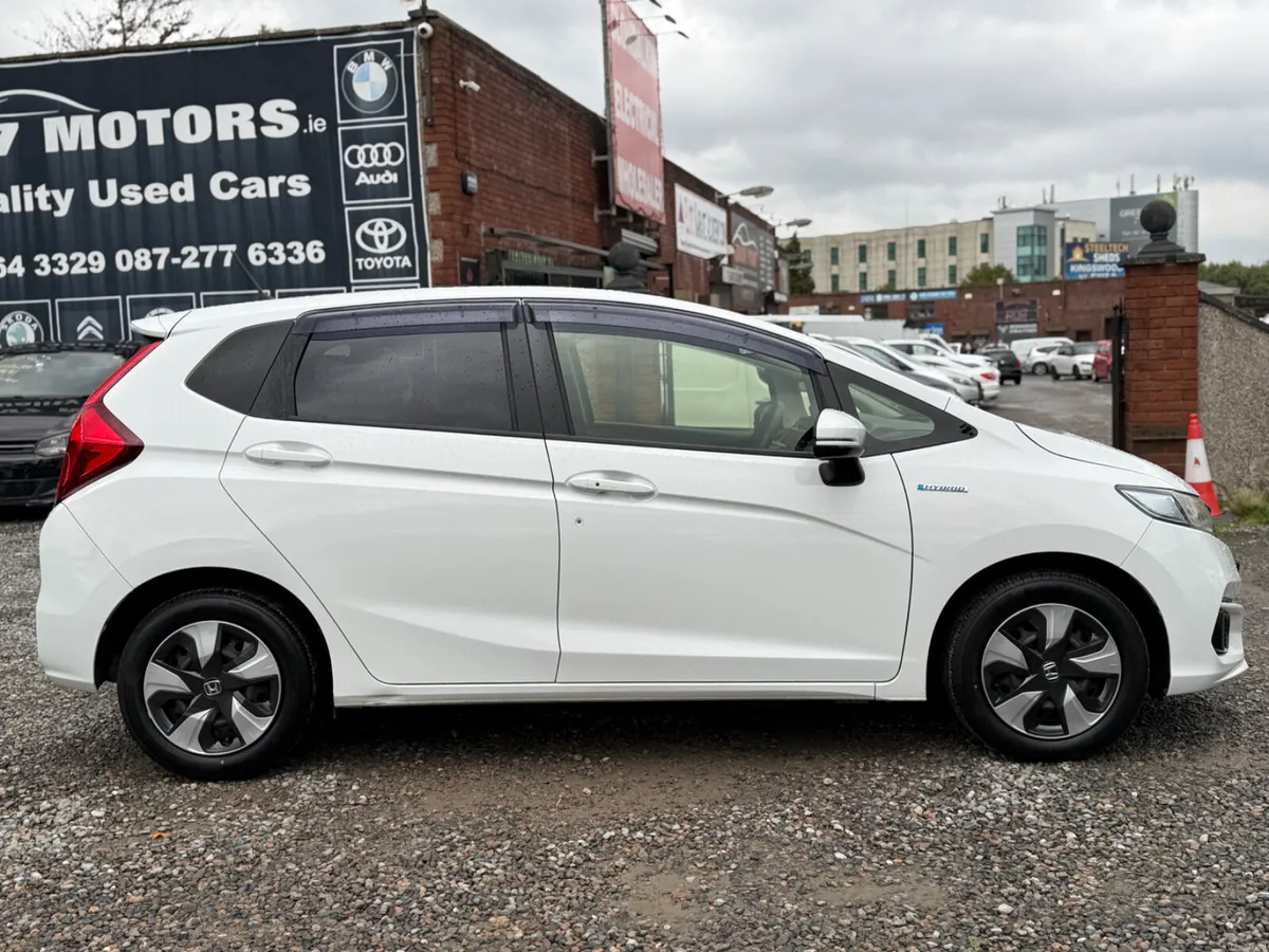 2019 Honda Fit 1.5 HYBRID AUTO - Image 2