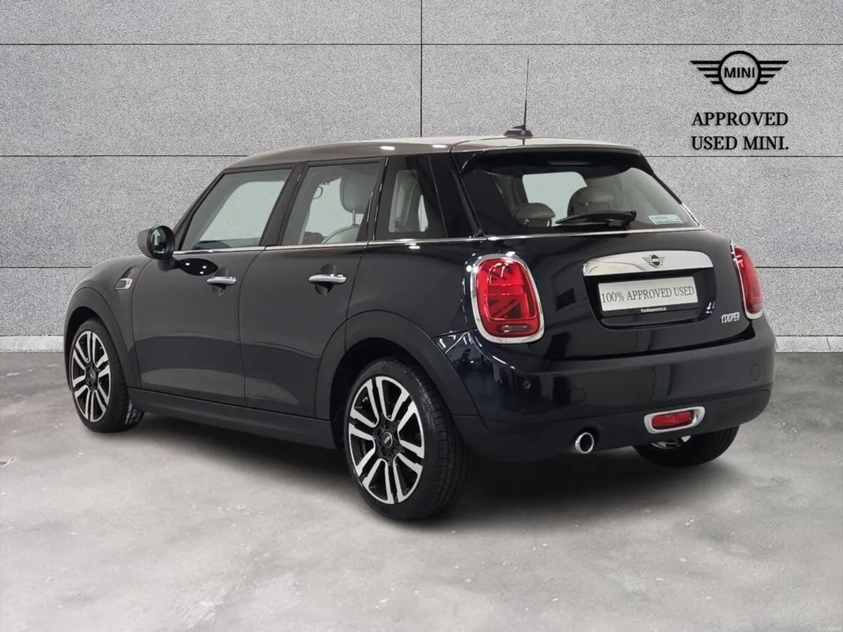 Mini Cooper 5-Door Cooper Exclusive - Image 2