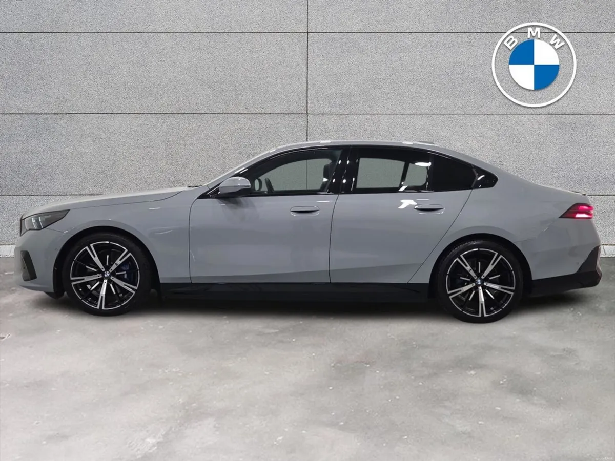 BMW i5 eDrive40 M Sport Pro Saloon - Image 3