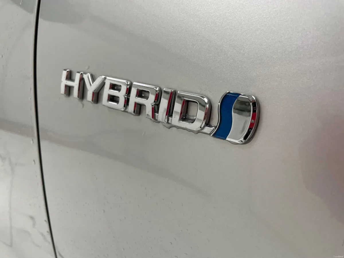 2018 Toyota Yaris 1.5 VVTi Hybrid Auto - Image 2