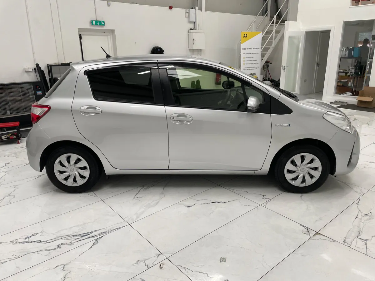 2018 Toyota Yaris 1.5 VVTi Hybrid Auto - Image 3