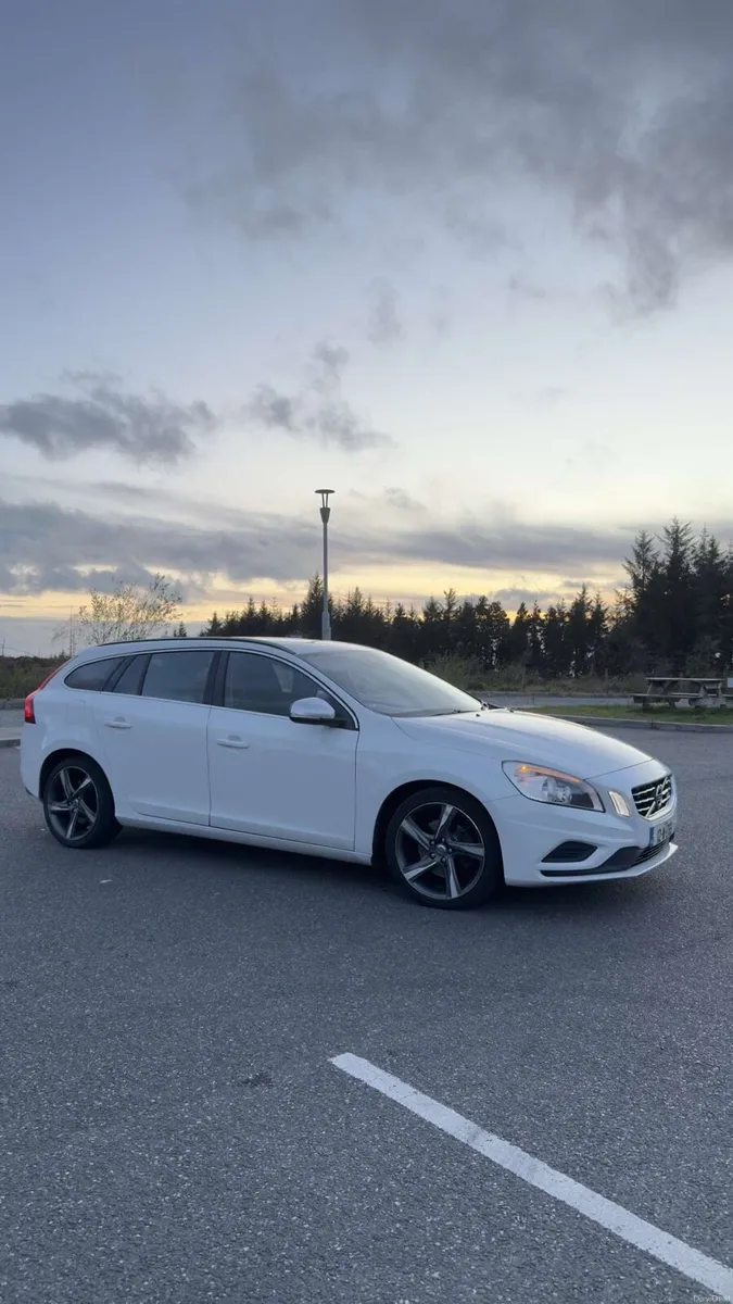 Volvo V60 R-Design 1.6D - Image 3