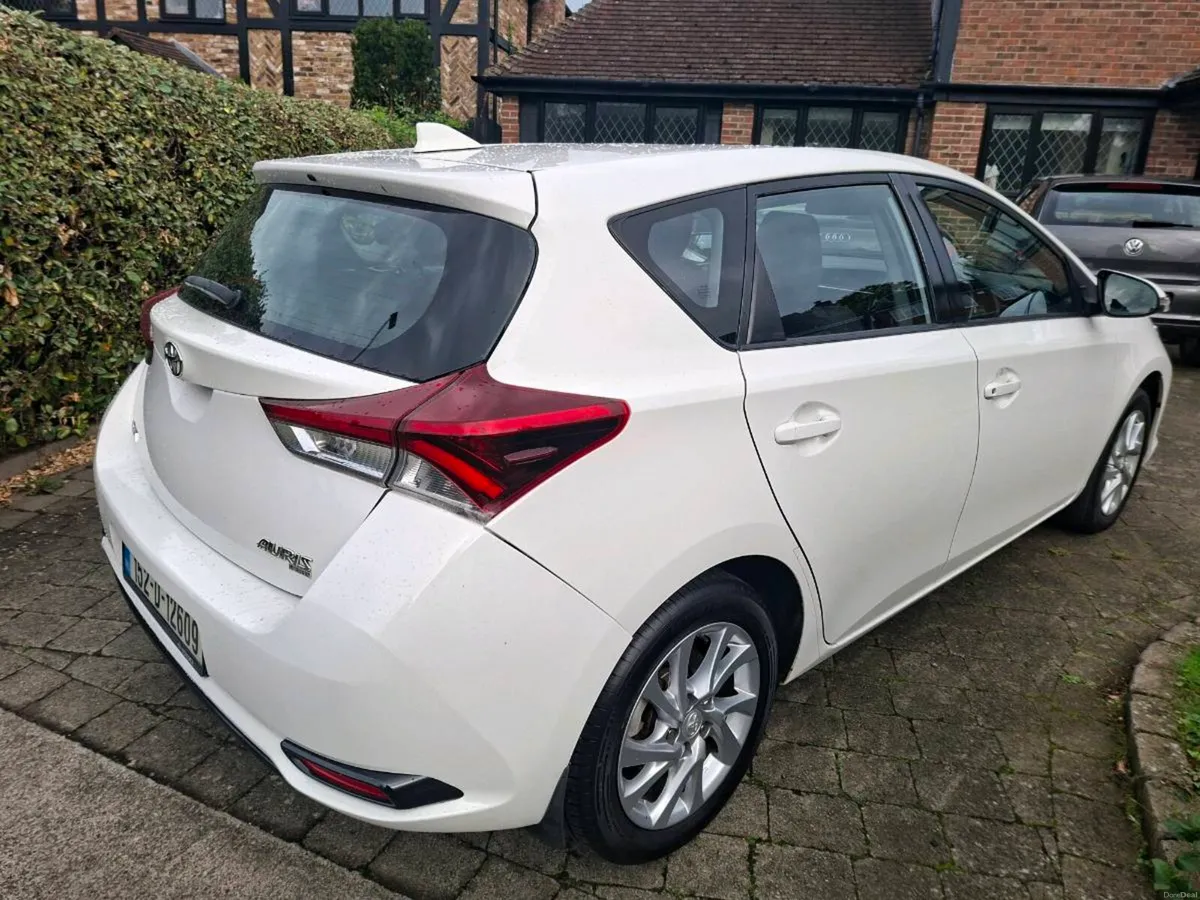 TOYOTA AURIS 1.3 PETROL 2015 VERY CLEAN CAR - Image 3