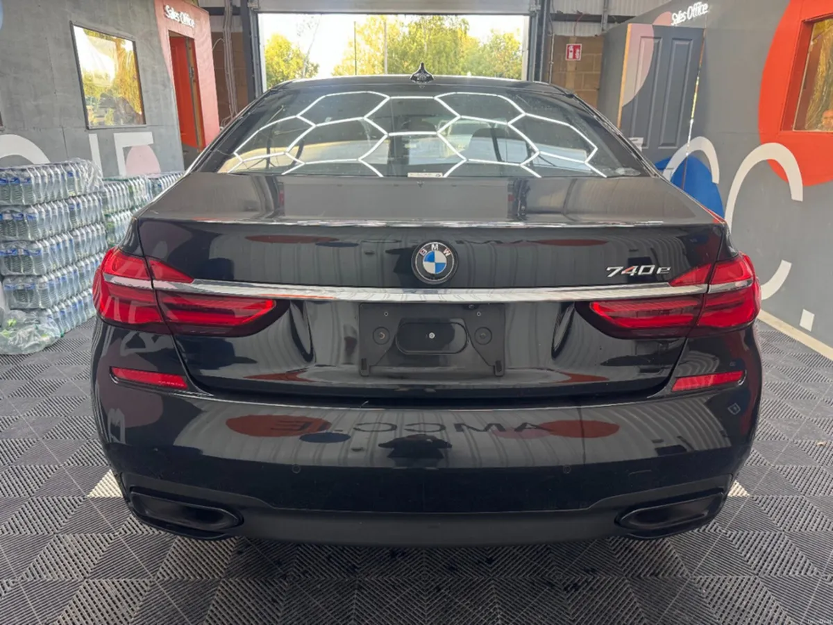 BMW 7-Series 2017 BMW 740E IPERFORMANCE M-SPORT 2. - Image 4