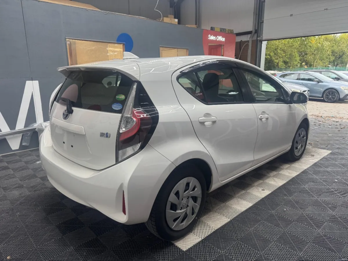 Toyota Aqua 2021 TOYOTA AQUA L  HYBRID 79000KM AUT - Image 3